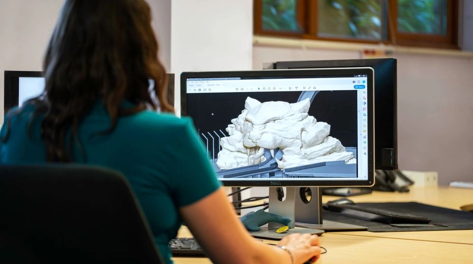 Conception assistée par ordinateur d'une pièce plastique au bureau d'études ROMER
