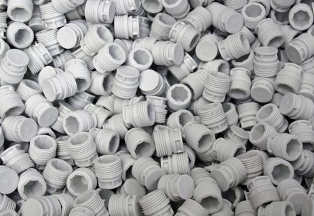 Lot de pièces plastiques injectées prêtes au contrôle